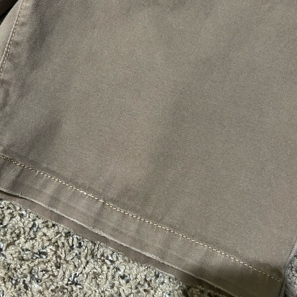 Levi’s Tab Twill Shorts - Picture 5 of 9